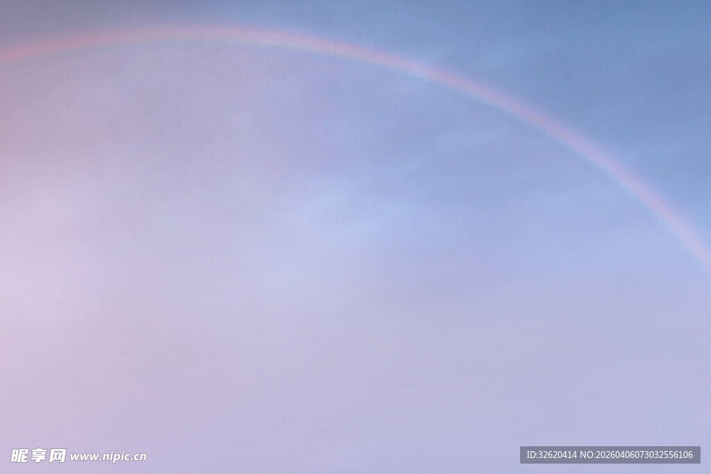 天空中的绚丽彩虹
