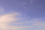 蓝天中的轻柔云彩