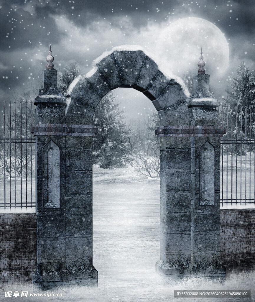 月夜下的神秘拱形门