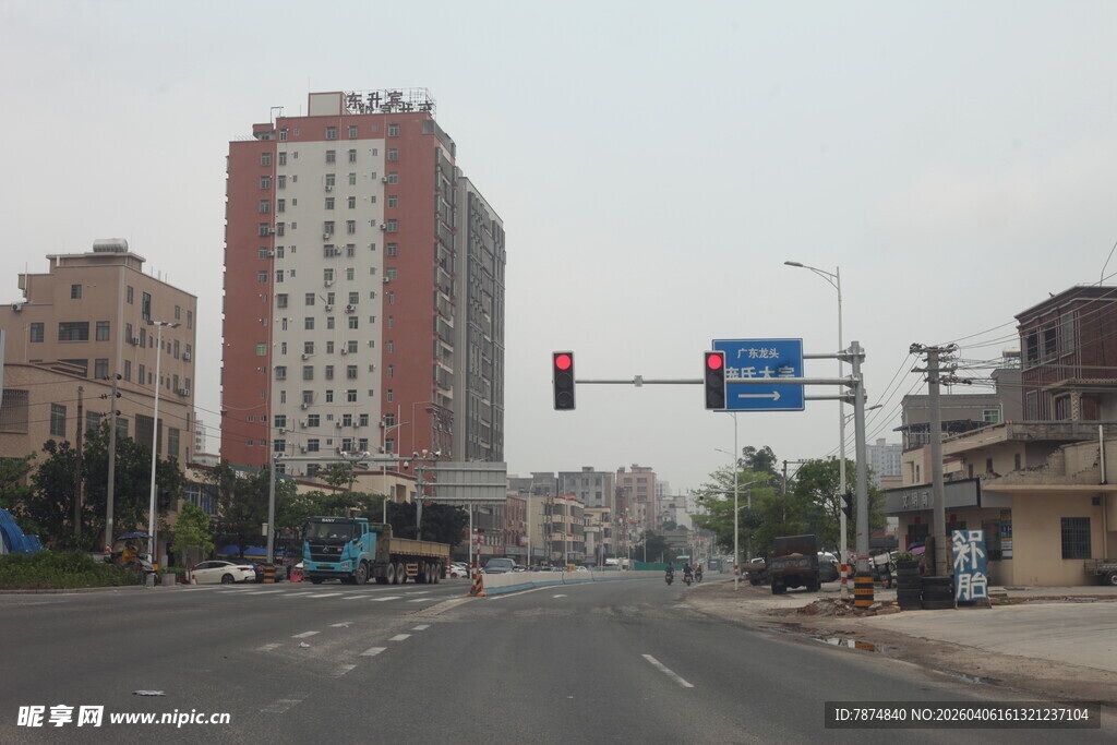 湛江城市街道与高楼景象