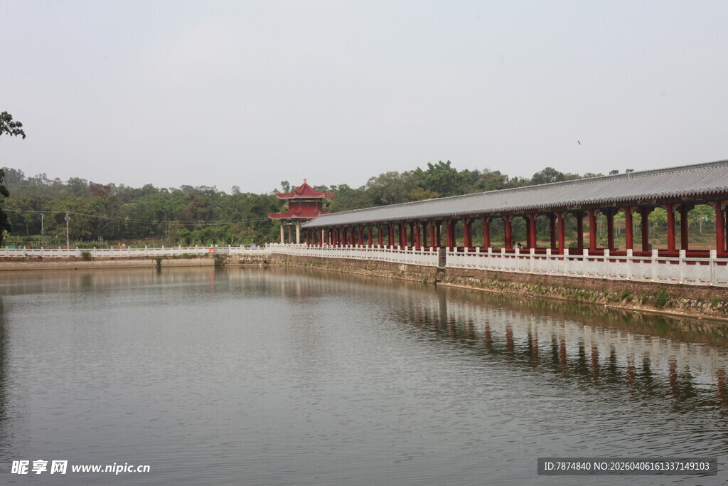 湛江湖畔长廊美景