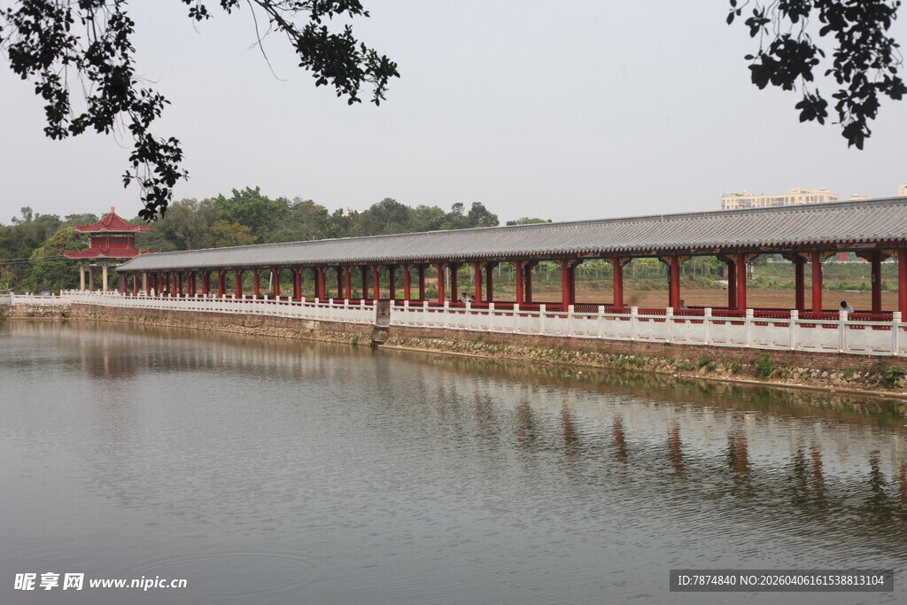 湛江湖畔长廊美景