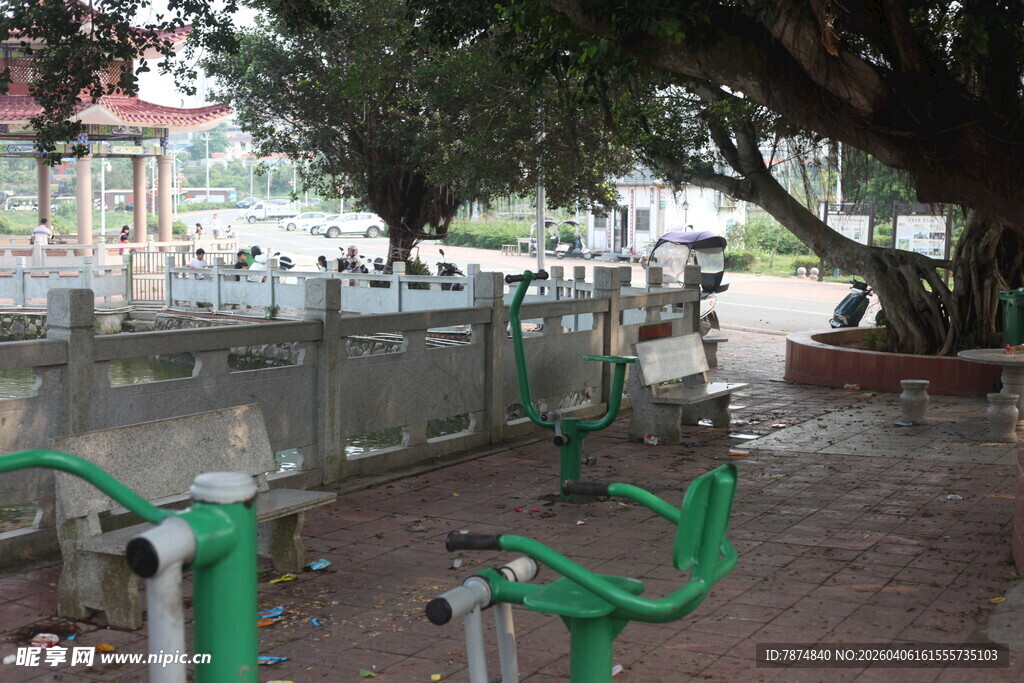 湛江户外社区健身器材场景