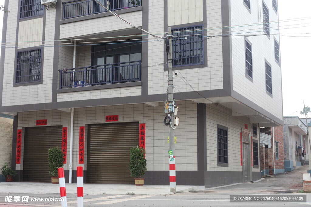 湛江街边多层居民建筑外观