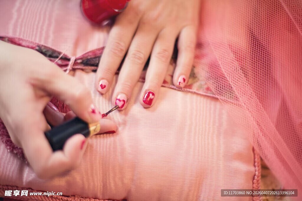 美甲精致手部特写电脑壁纸