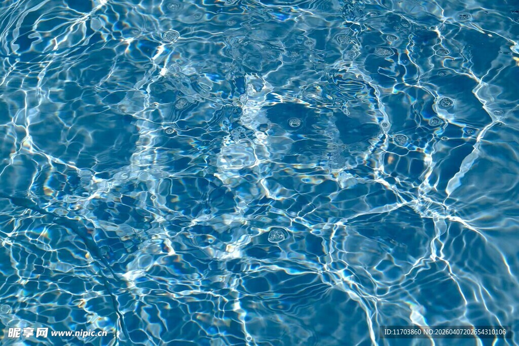 清澈蓝水的灵动波纹电脑壁纸