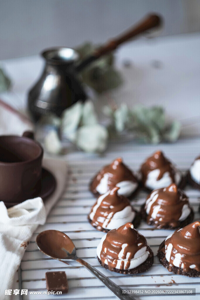 美味巧克力蛋白酥点心