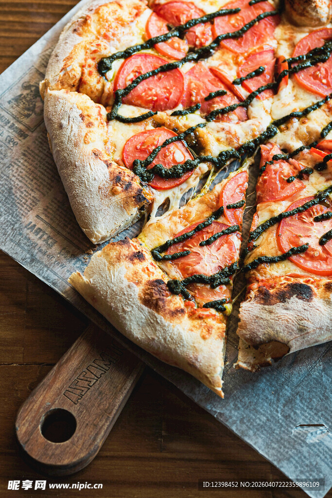 美味番茄芝士披萨
