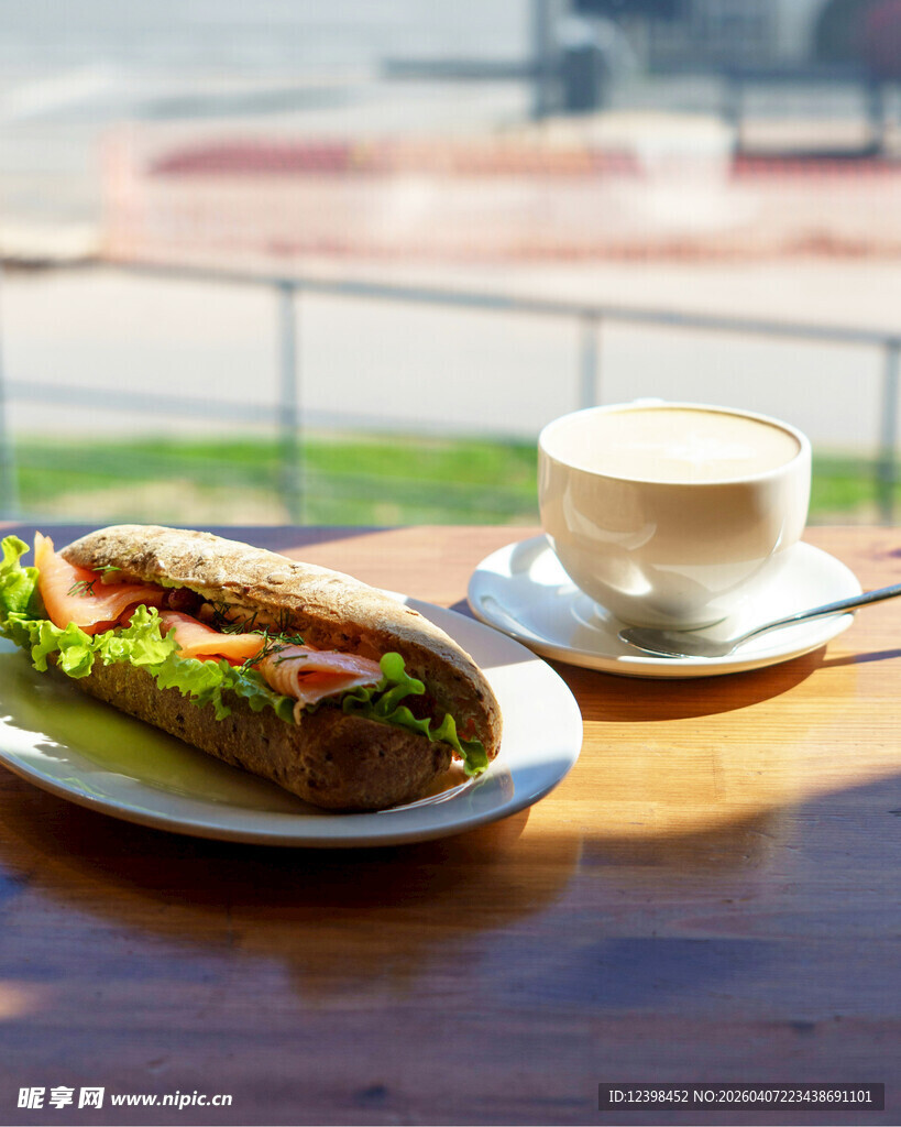 三明治与咖啡