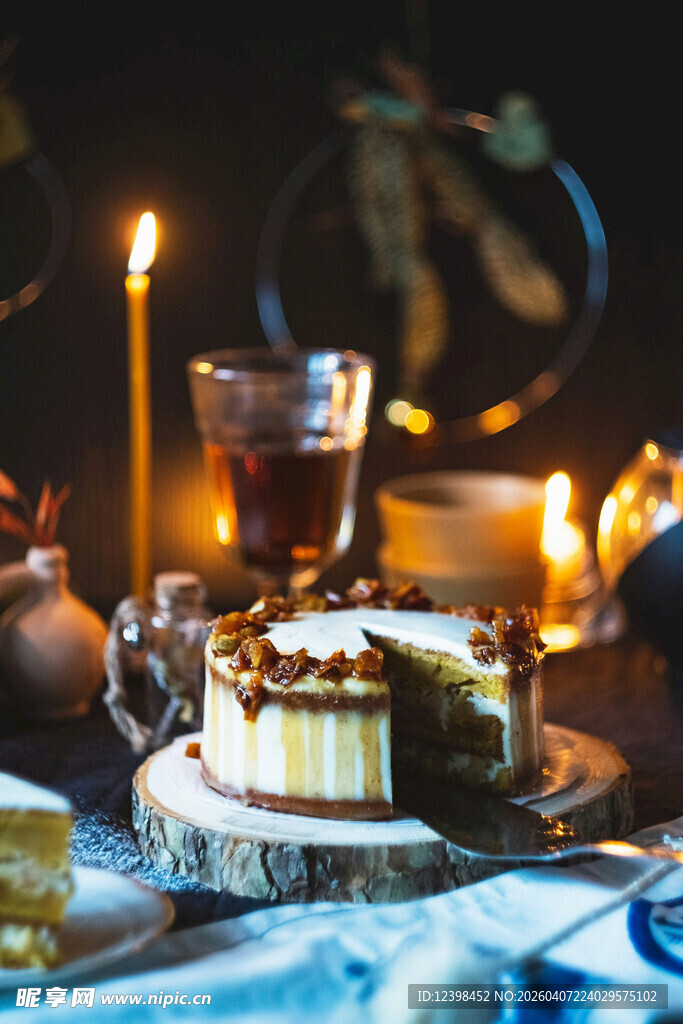 烛光下的美味甜点聚会