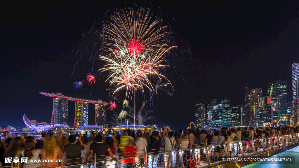新加坡夜景烟花绚丽绽放