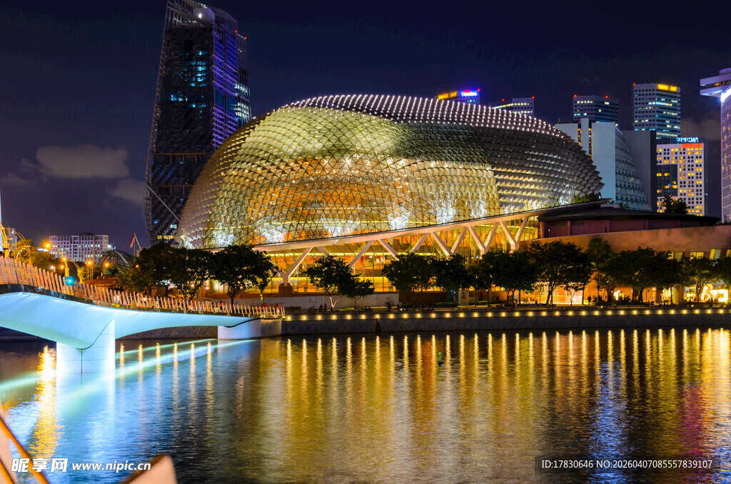新加坡滨海艺术中心夜景
