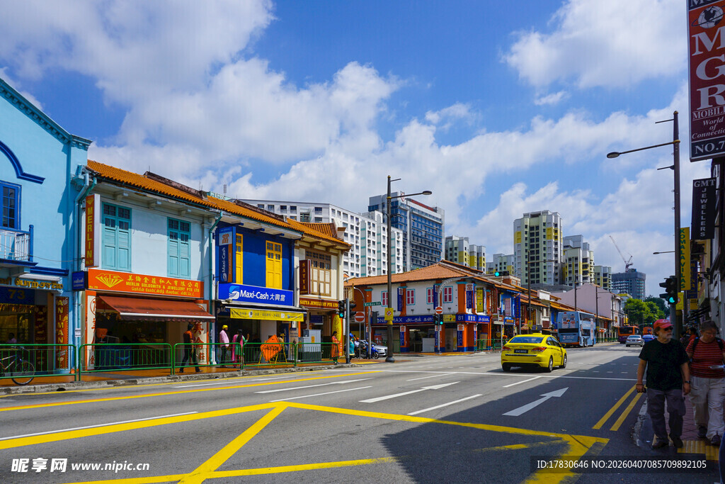 多彩街道的城市街景风光