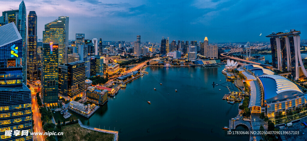 城市河畔夜景风光