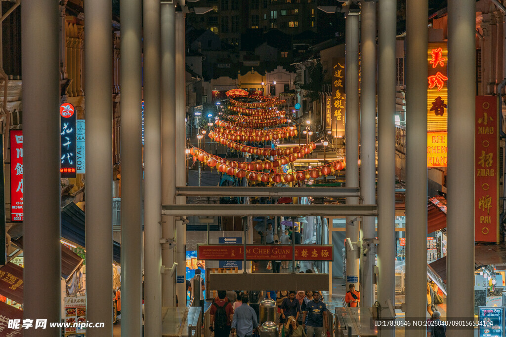 繁华都市商业街夜景