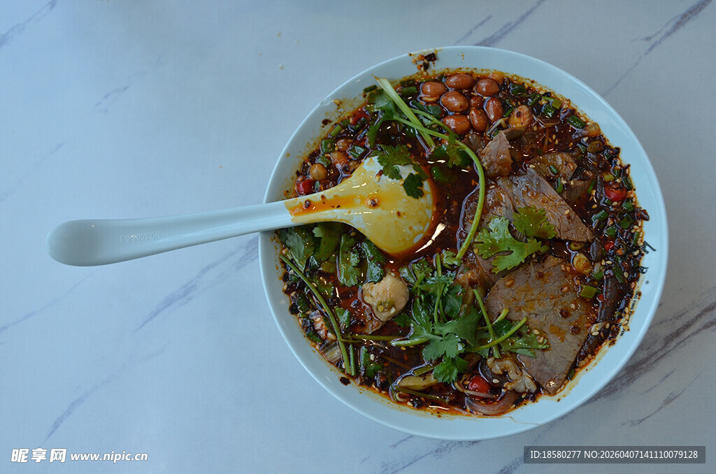 美味牛肉汤面 料足诱人