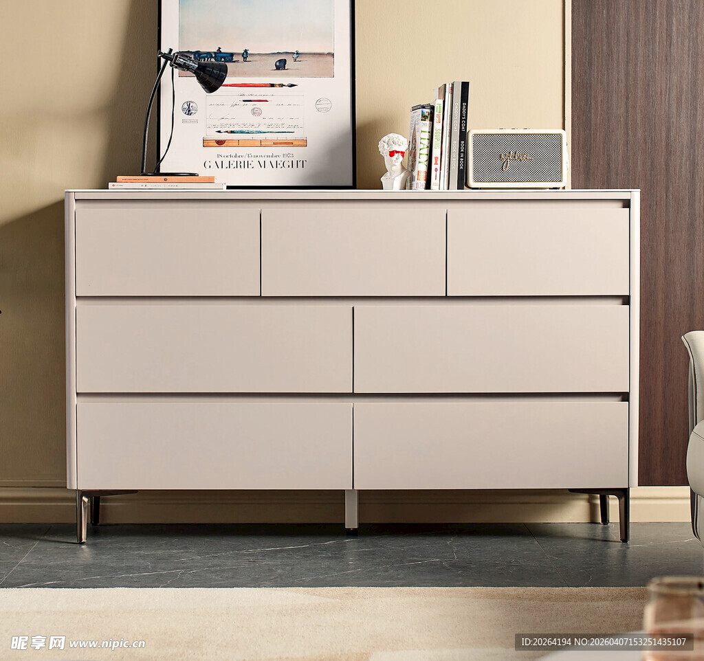 简约白色六斗柜家居展示