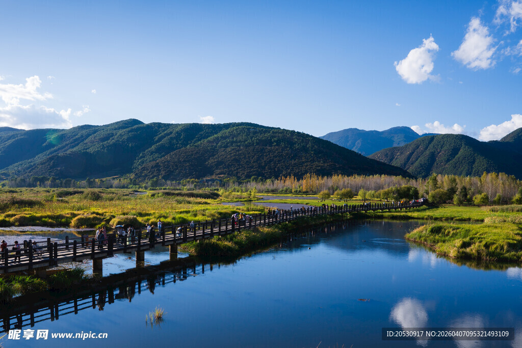 泸沽湖自然风景山水湖泊桥梁