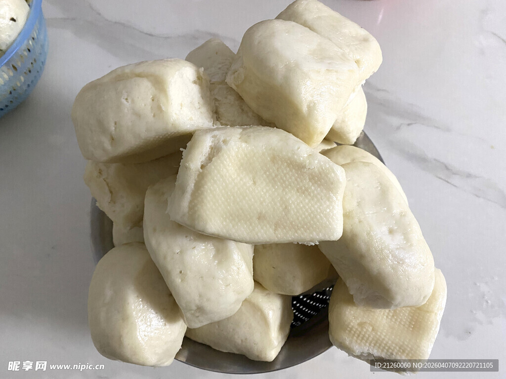 新鲜白馒头