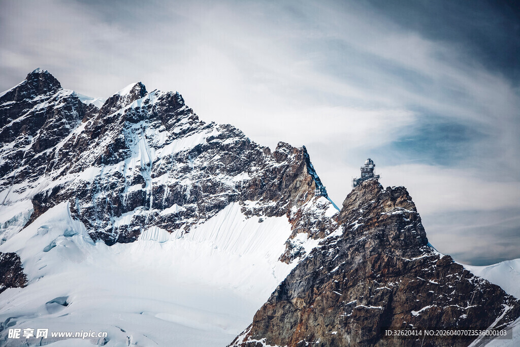巍峨雪山壮丽景致