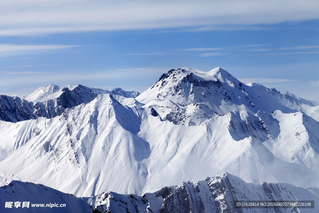 巍峨雪山壮丽景致