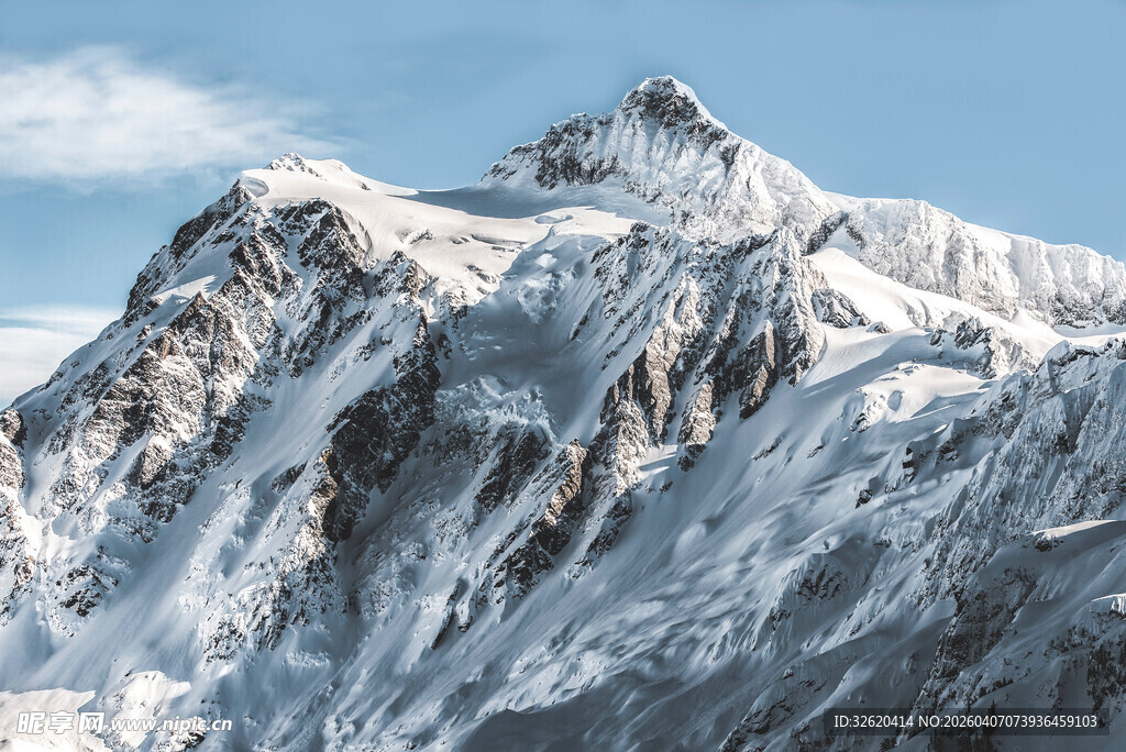 巍峨雪山壮丽景致
