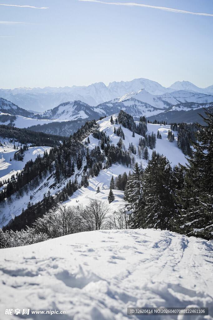 冬日雪山壮丽风景