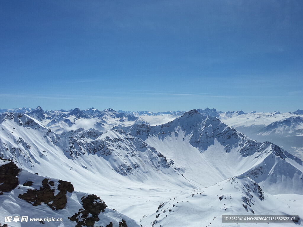 壮丽雪山景观