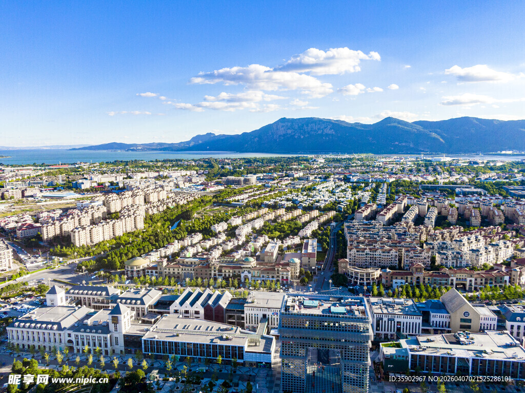 昆明市航城市建筑与远山景观俯瞰