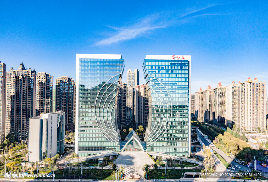 航拍昆明日报网红地标建筑