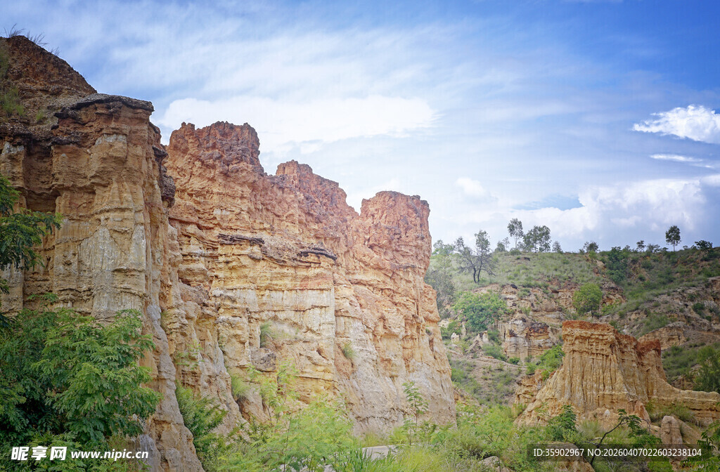 云南元谋土林壮丽丹霞地貌景观