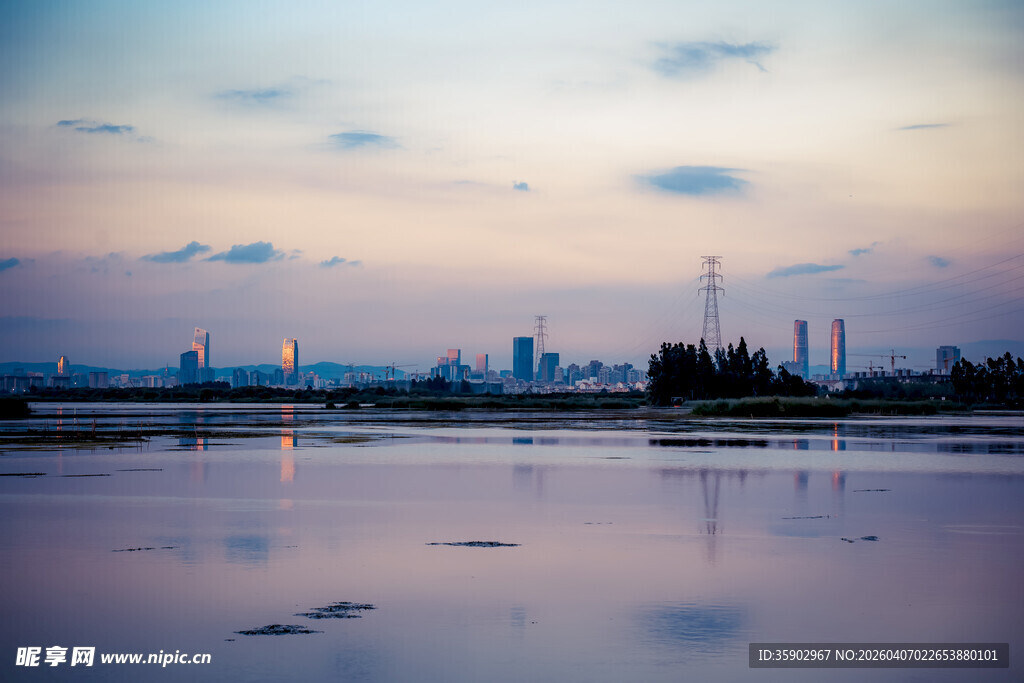 云南昆明夕阳落日晚霞城市湖泊