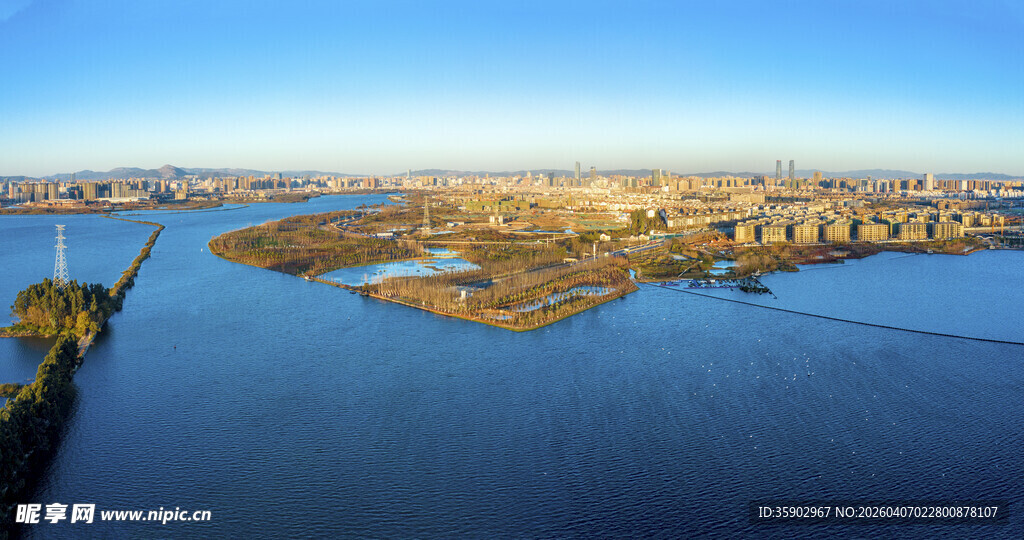 全景航拍昆明草海隧道口滇池城市