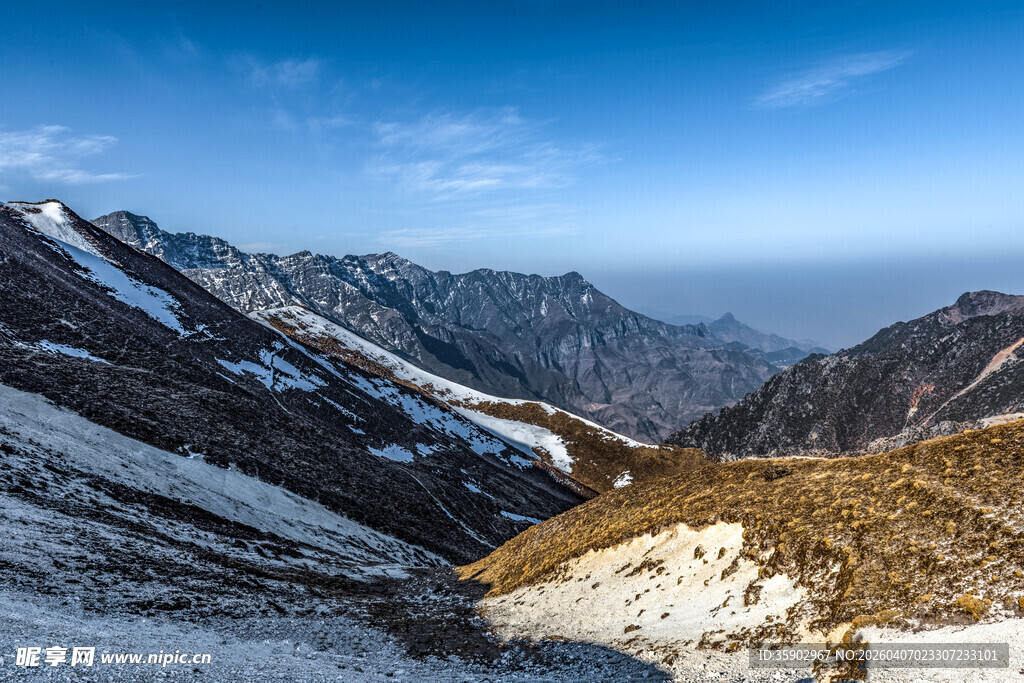 雪山壮丽景色