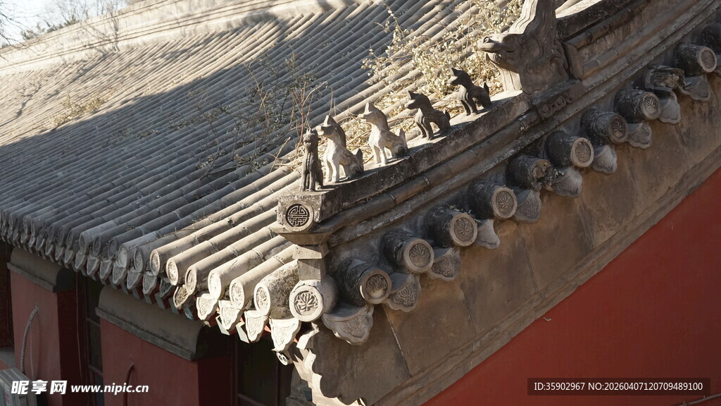 中式古建筑屋檐一角