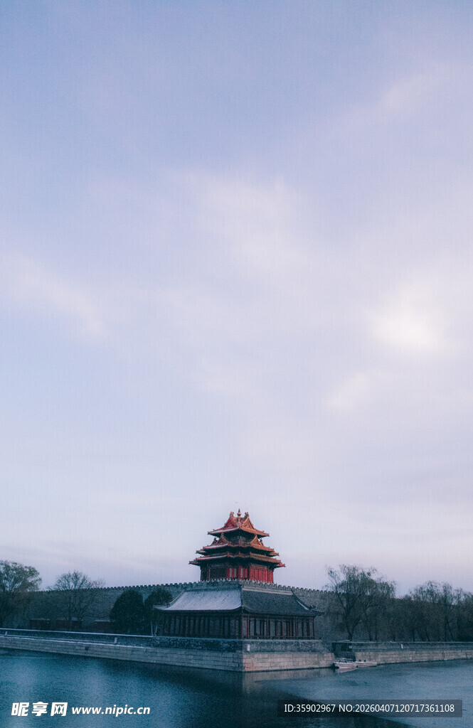 故宫角楼畔的静谧天空