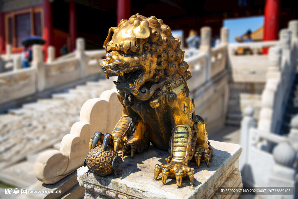 故宫鎏金铜狮威武庄严