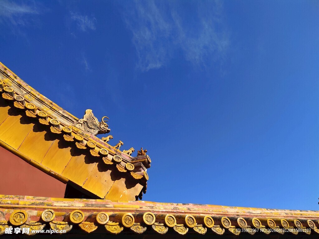 中式古建筑屋顶一角