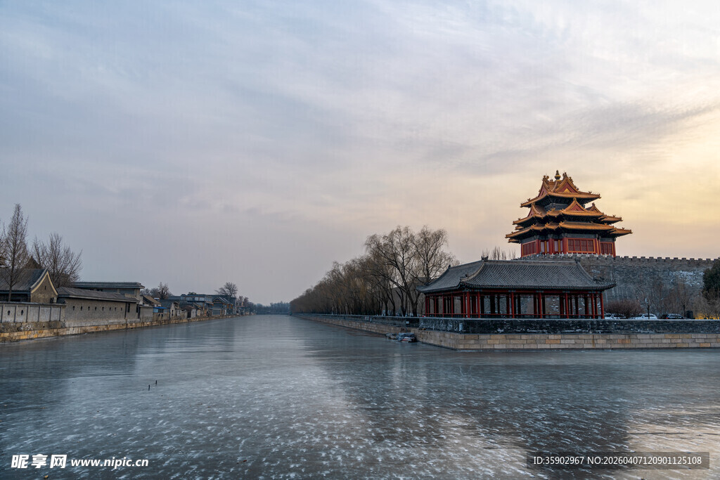 故宫角楼冬日河畔美景