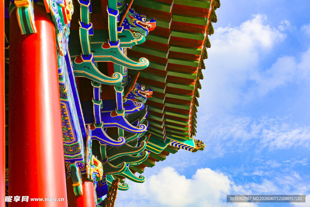 中式古建筑屋檐精美一角