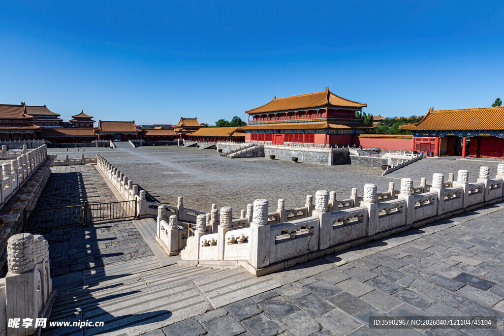 故宫宫殿开阔广场景观