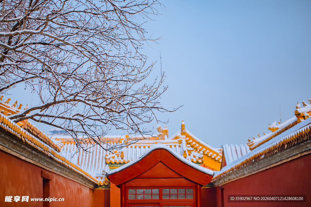 雪后故宫红墙古建筑美景