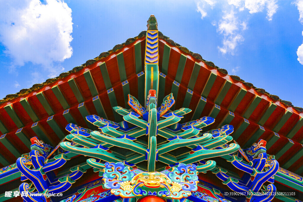 中式古建筑屋檐精美一角