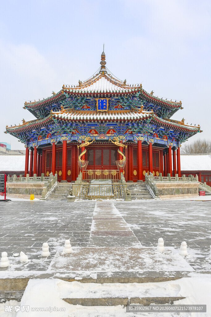 中式古建筑庙宇雪景