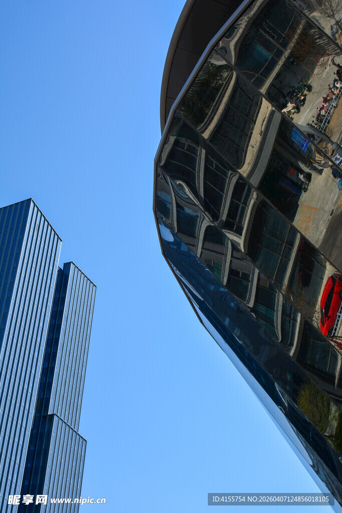 现代高楼与玻璃建筑景观