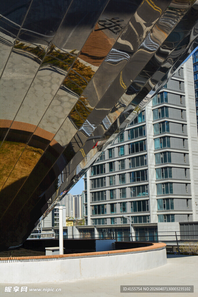 现代城市中的独特建筑景观