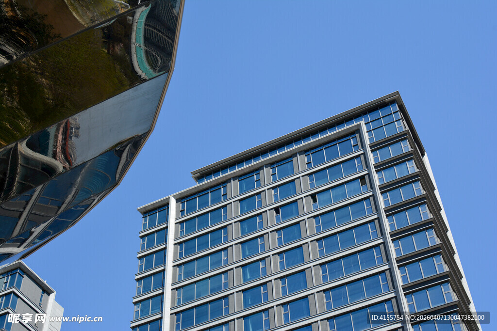 现代高层商务楼外观