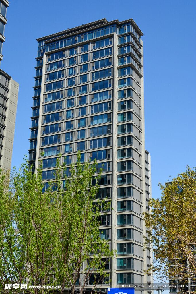 现代高层公寓楼外观