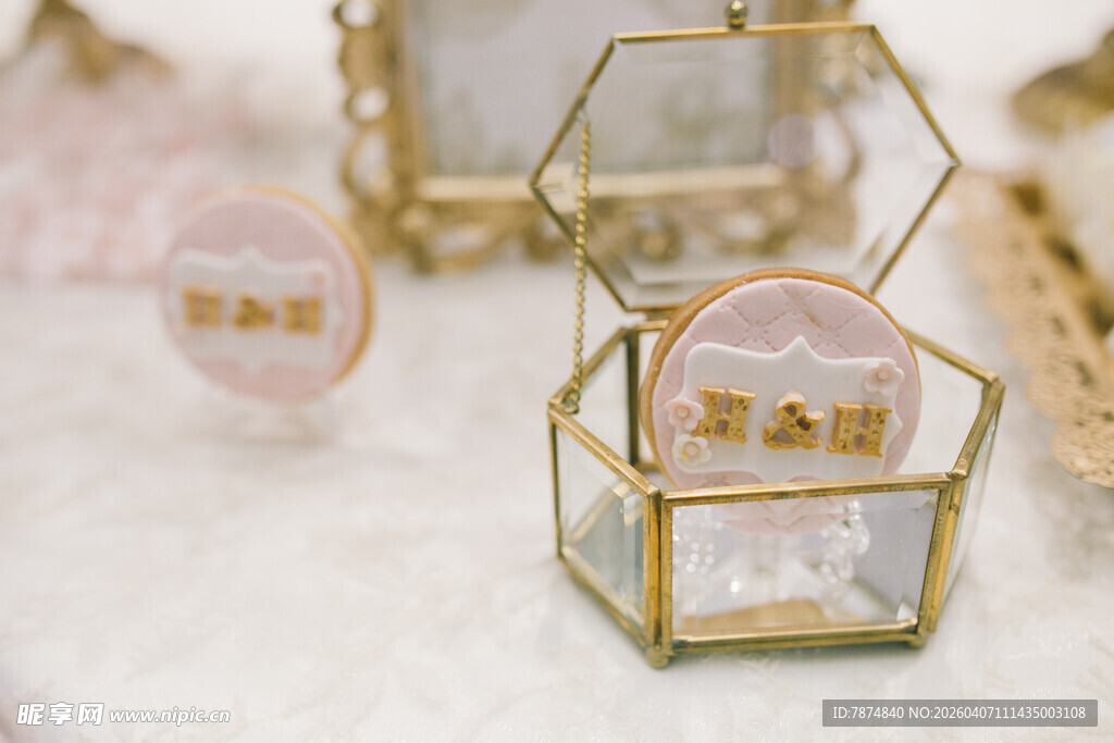 精致中式婚礼喜糖盒摆件