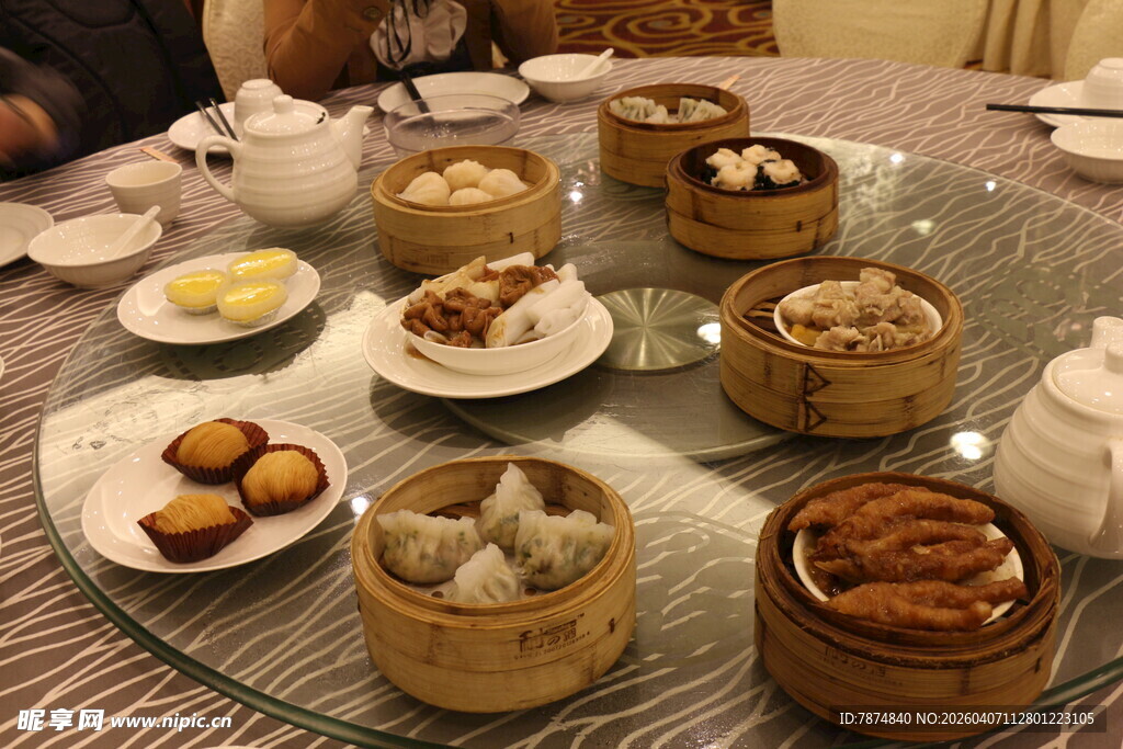 中式精美点心齐聚一桌
